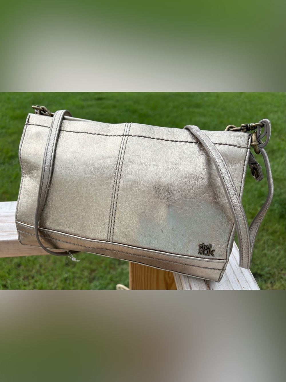 The Sak Iris Demi Clutch Pyrite Metallic 3-N-1